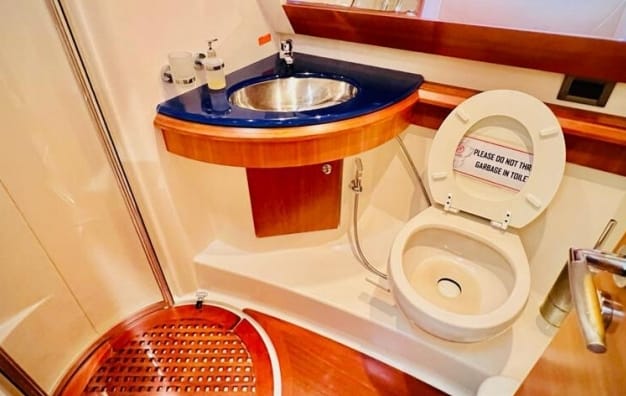 Azimut feet50_10-DhF4jaQ8