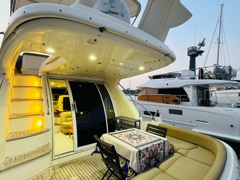 again feet50_5-DaXH6CHl